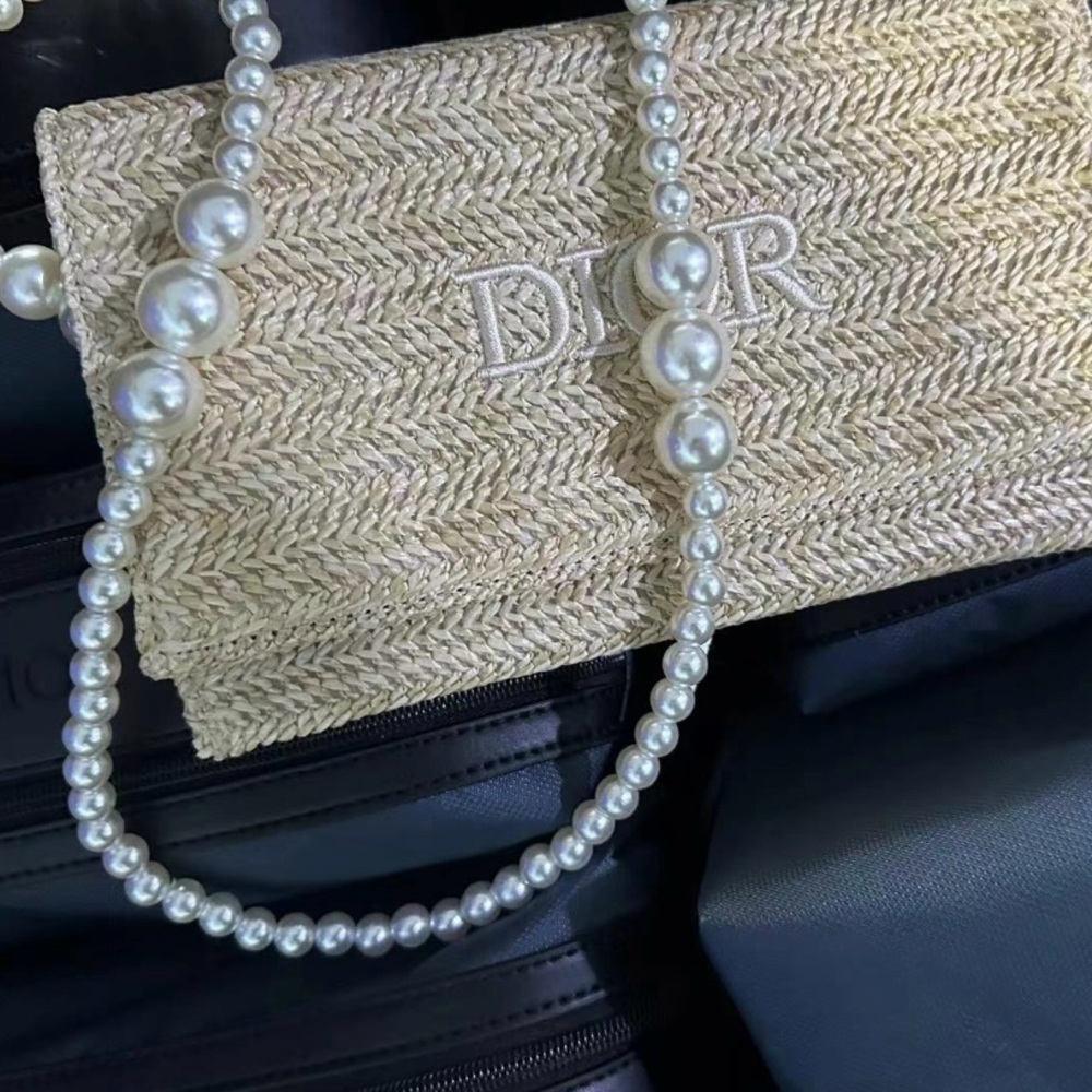 New Dior Beauty Raffia Pouch - Picture 4 of 4